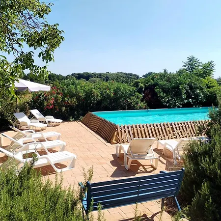 Trulli Con Piscina Privata Nyaraló *