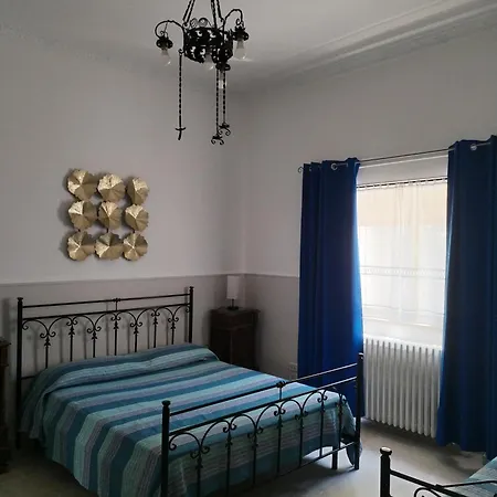 בית נופש Trulli Con Piscina Privata לוקורוטונדו