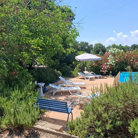 Trulli Con Piscina Privata בית נופש *