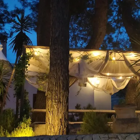 Trulli Con Piscina Privata 別荘