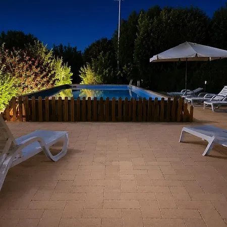 בית נופש Trulli Con Piscina Privata לוקורוטונדו